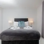 Luxurious Central Edinburgh Apartment - Sleeps 6